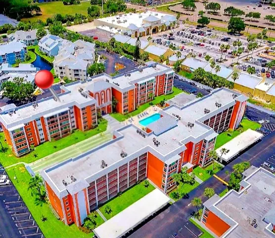 $189,000 | 6960 20th Avenue North, Unit 302, St. Petersburg, FL 33710