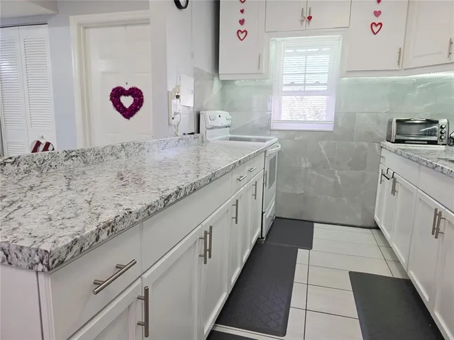 $189,000 | 6960 20th Avenue North, Unit 302, St. Petersburg, FL 33710