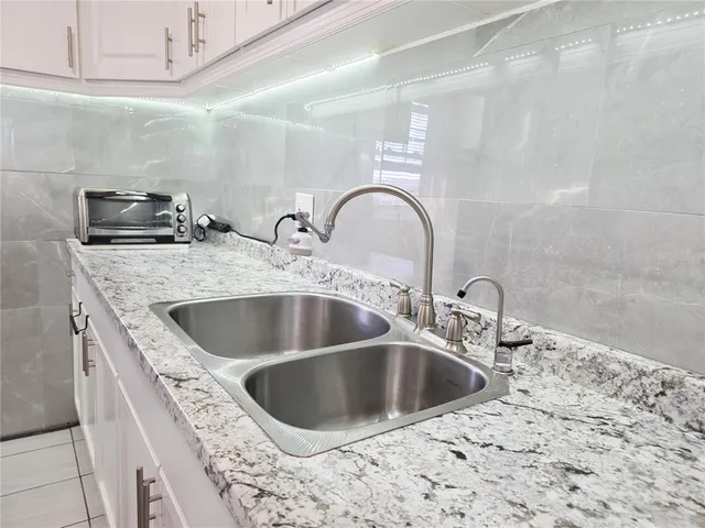 $189,000 | 6960 20th Avenue North, Unit 302, St. Petersburg, FL 33710