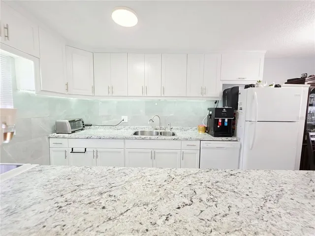 $189,000 | 6960 20th Avenue North, Unit 302, St. Petersburg, FL 33710