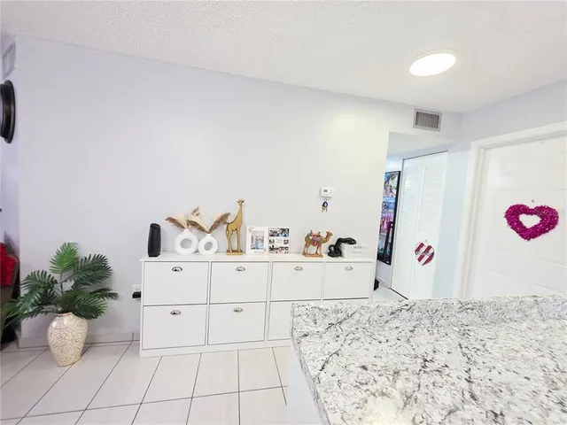 $189,000 | 6960 20th Avenue North, Unit 302, St. Petersburg, FL 33710