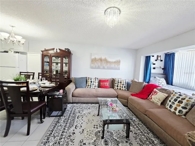 $189,000 | 6960 20th Avenue North, Unit 302, St. Petersburg, FL 33710