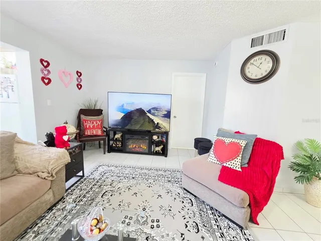 $189,000 | 6960 20th Avenue North, Unit 302, St. Petersburg, FL 33710