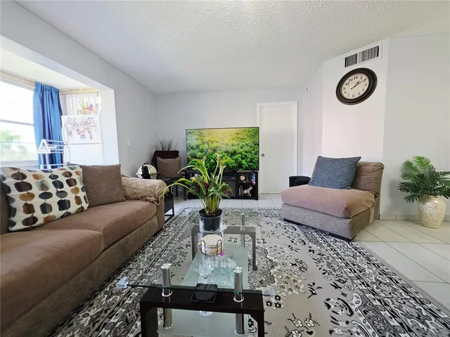 $189,000 | 6960 20th Avenue North, Unit 302, St. Petersburg, FL 33710