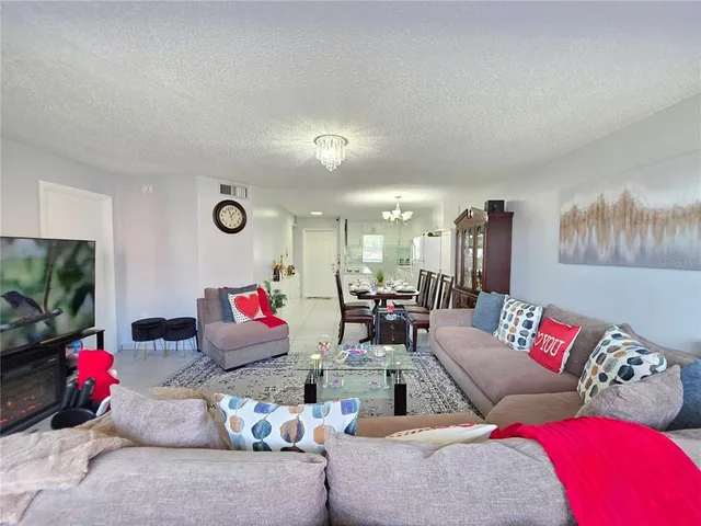 $189,000 | 6960 20th Avenue North, Unit 302, St. Petersburg, FL 33710