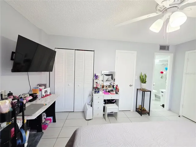 $189,000 | 6960 20th Avenue North, Unit 302, St. Petersburg, FL 33710