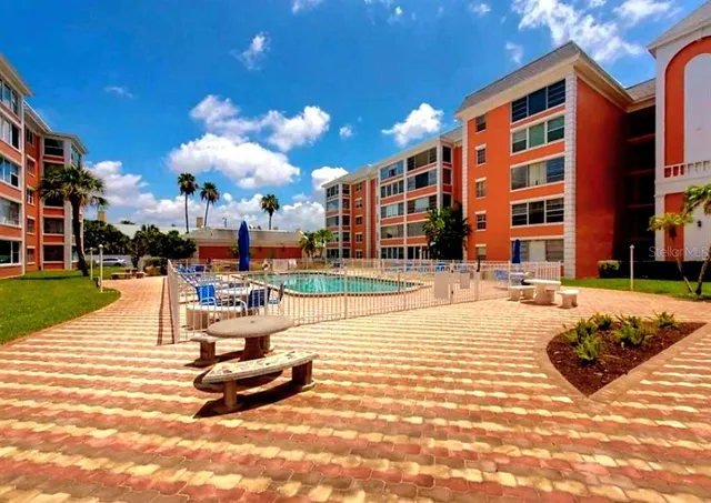 $189,000 | 6960 20th Avenue North, Unit 302, St. Petersburg, FL 33710