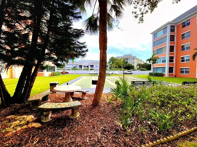 $189,000 | 6960 20th Avenue North, Unit 302, St. Petersburg, FL 33710