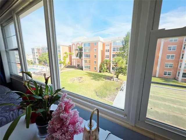 $189,000 | 6960 20th Avenue North, Unit 302, St. Petersburg, FL 33710