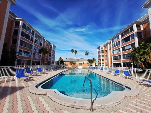 $189,000 | 6960 20th Avenue North, Unit 302, St. Petersburg, FL 33710