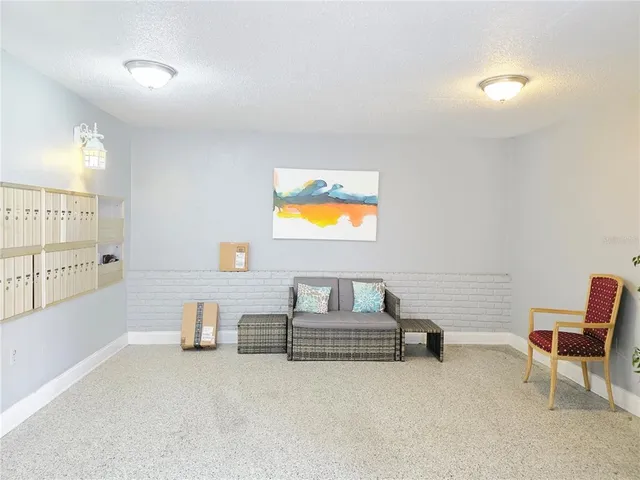 $189,000 | 6960 20th Avenue North, Unit 302, St. Petersburg, FL 33710