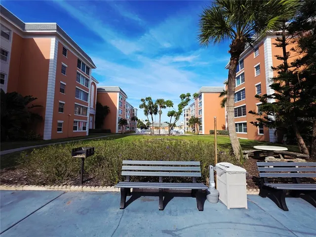 $189,000 | 6960 20th Avenue North, Unit 302, St. Petersburg, FL 33710