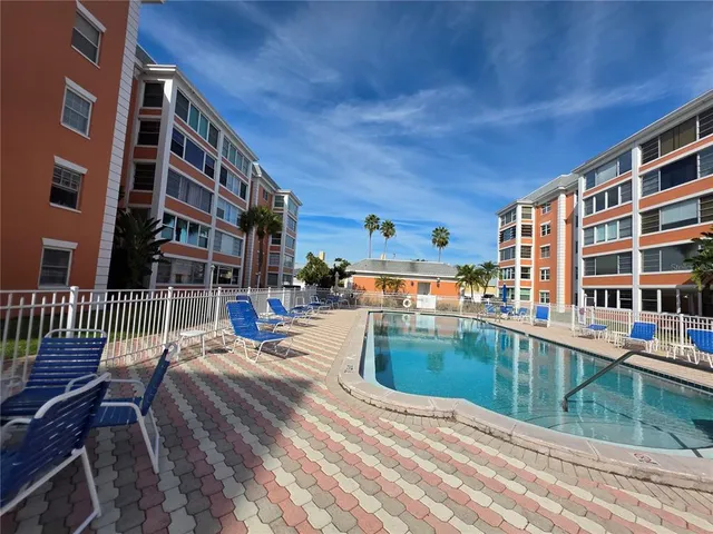 $189,000 | 6960 20th Avenue North, Unit 302, St. Petersburg, FL 33710