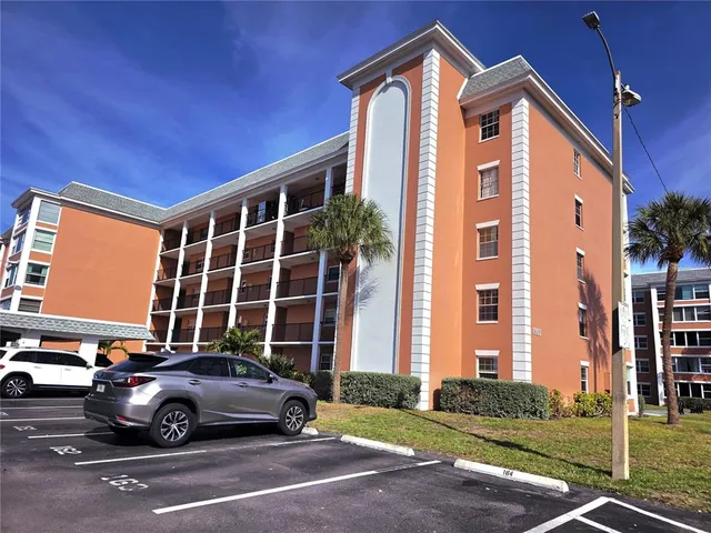 $189,000 | 6960 20th Avenue North, Unit 302, St. Petersburg, FL 33710