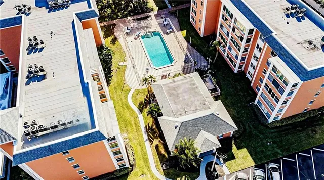 $189,000 | 6960 20th Avenue North, Unit 302, St. Petersburg, FL 33710