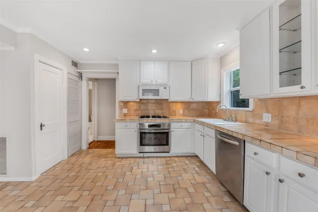 $3,295 | 1609 Driscoll Street, Houston, TX 77019