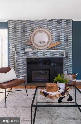 $975,000 | 2606 South Hayes Street, Arlington, VA 22202