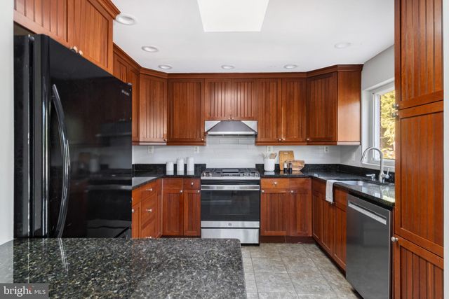 $975,000 | 2606 South Hayes Street, Arlington, VA 22202