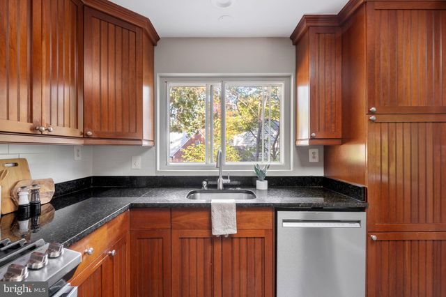 $975,000 | 2606 South Hayes Street, Arlington, VA 22202