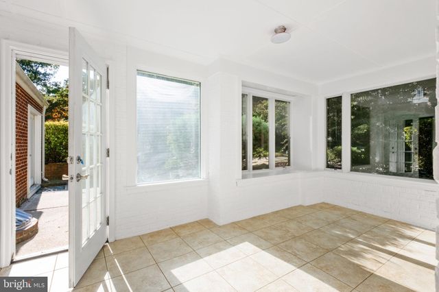 $975,000 | 2606 South Hayes Street, Arlington, VA 22202