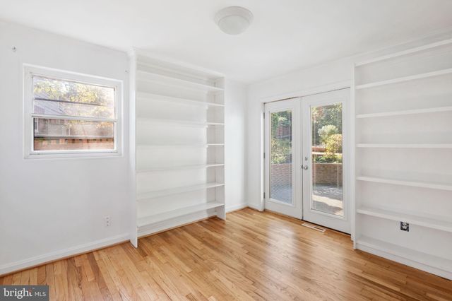 $975,000 | 2606 South Hayes Street, Arlington, VA 22202