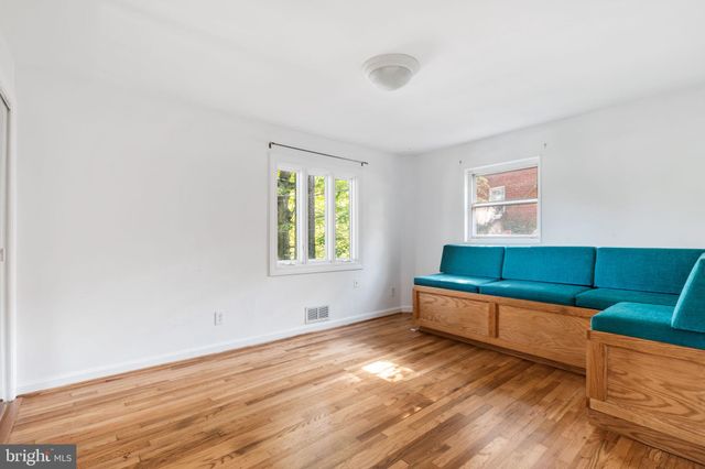 $975,000 | 2606 South Hayes Street, Arlington, VA 22202