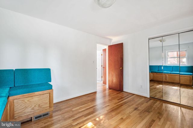 $975,000 | 2606 South Hayes Street, Arlington, VA 22202