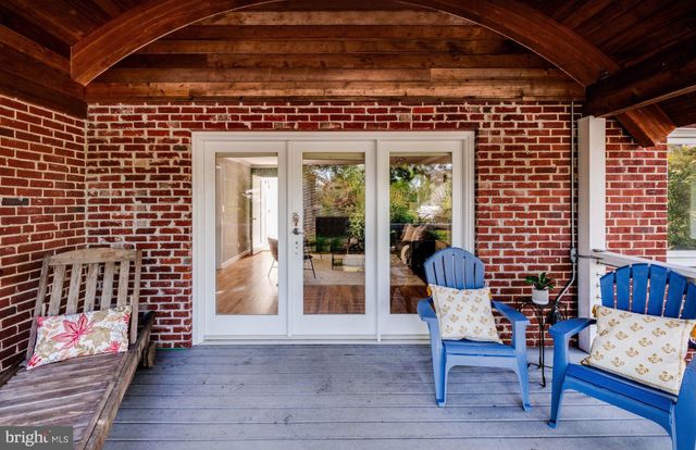 $975,000 | 2606 South Hayes Street, Arlington, VA 22202