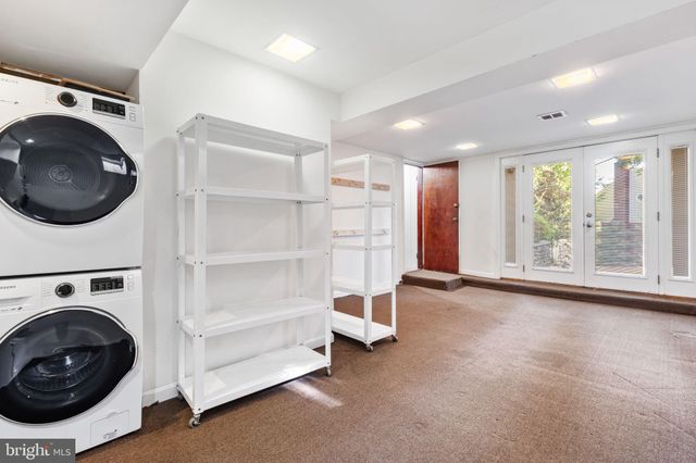 $975,000 | 2606 South Hayes Street, Arlington, VA 22202