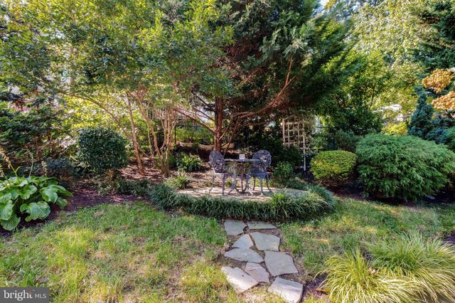 $975,000 | 2606 South Hayes Street, Arlington, VA 22202
