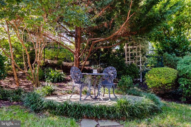 $975,000 | 2606 South Hayes Street, Arlington, VA 22202