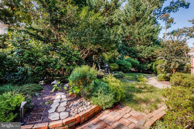 $975,000 | 2606 South Hayes Street, Arlington, VA 22202