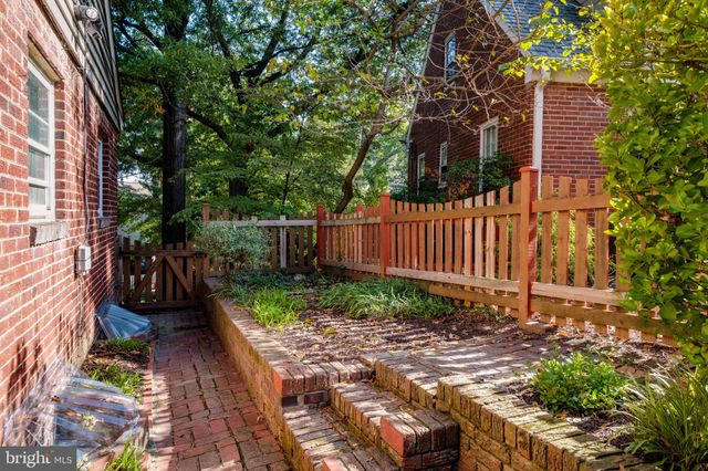 $975,000 | 2606 South Hayes Street, Arlington, VA 22202
