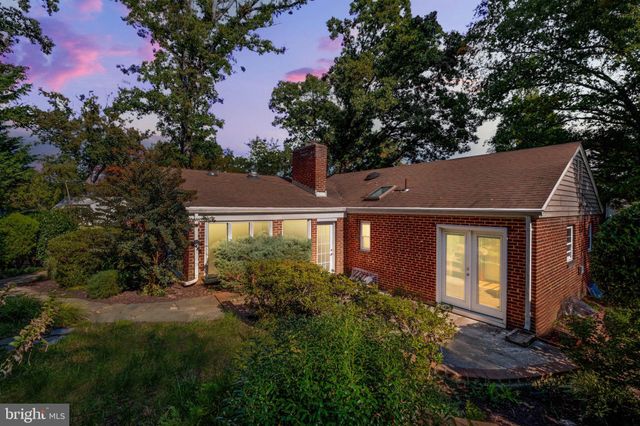 $975,000 | 2606 South Hayes Street, Arlington, VA 22202