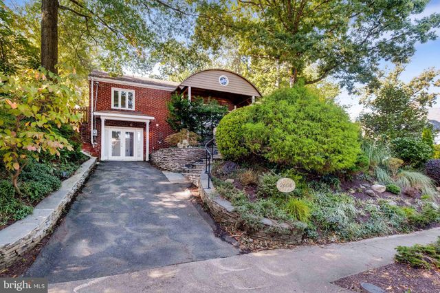$975,000 | 2606 South Hayes Street, Arlington, VA 22202