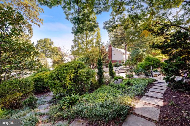 $975,000 | 2606 South Hayes Street, Arlington, VA 22202