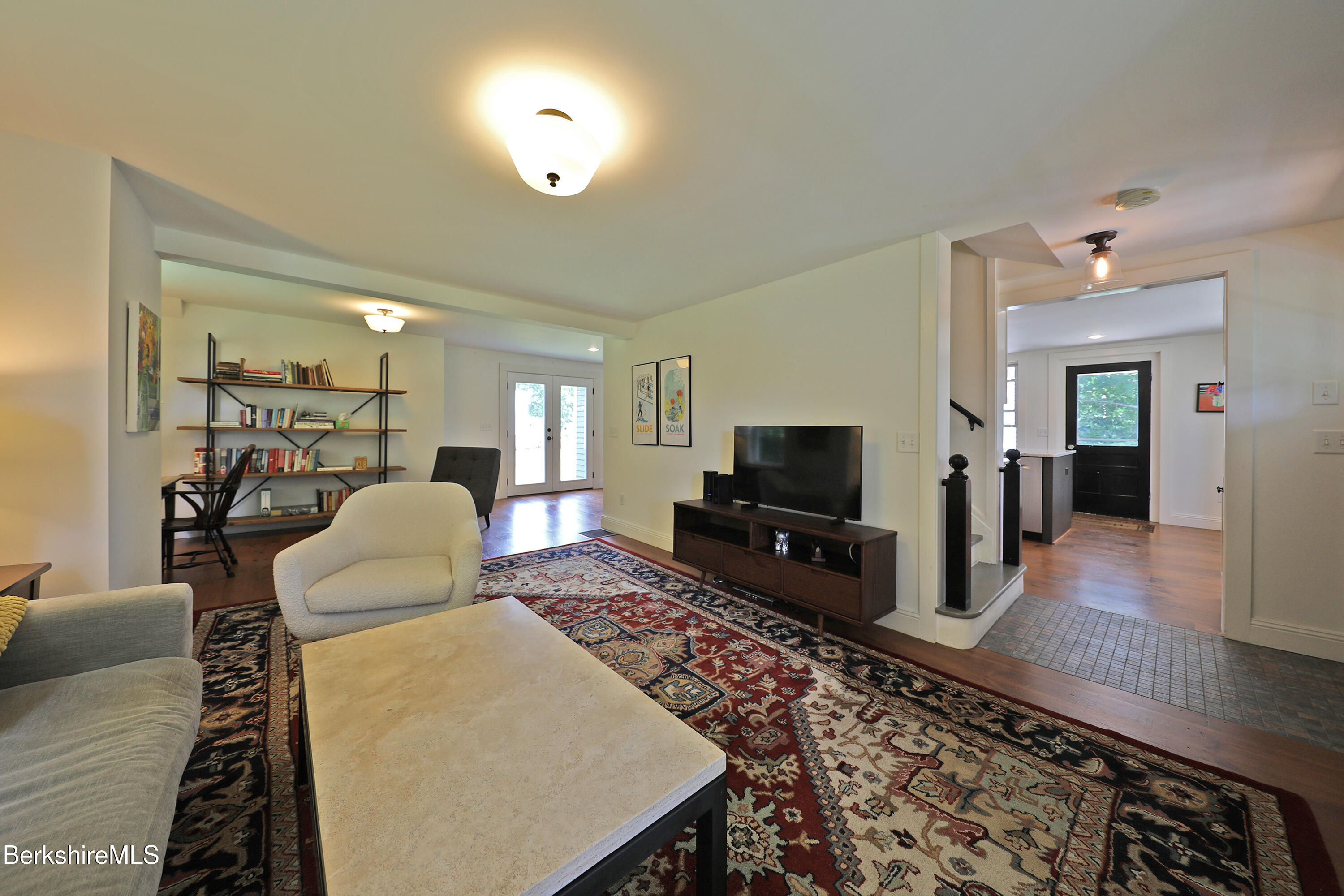 133 Holmes Road Pittsfield, MA 01201 - Photo 17 of 50 LIVING ROOM