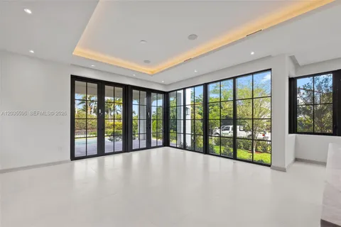 $6,995,000 | 5262 La Gorce Drive, Miami Beach, FL 33140