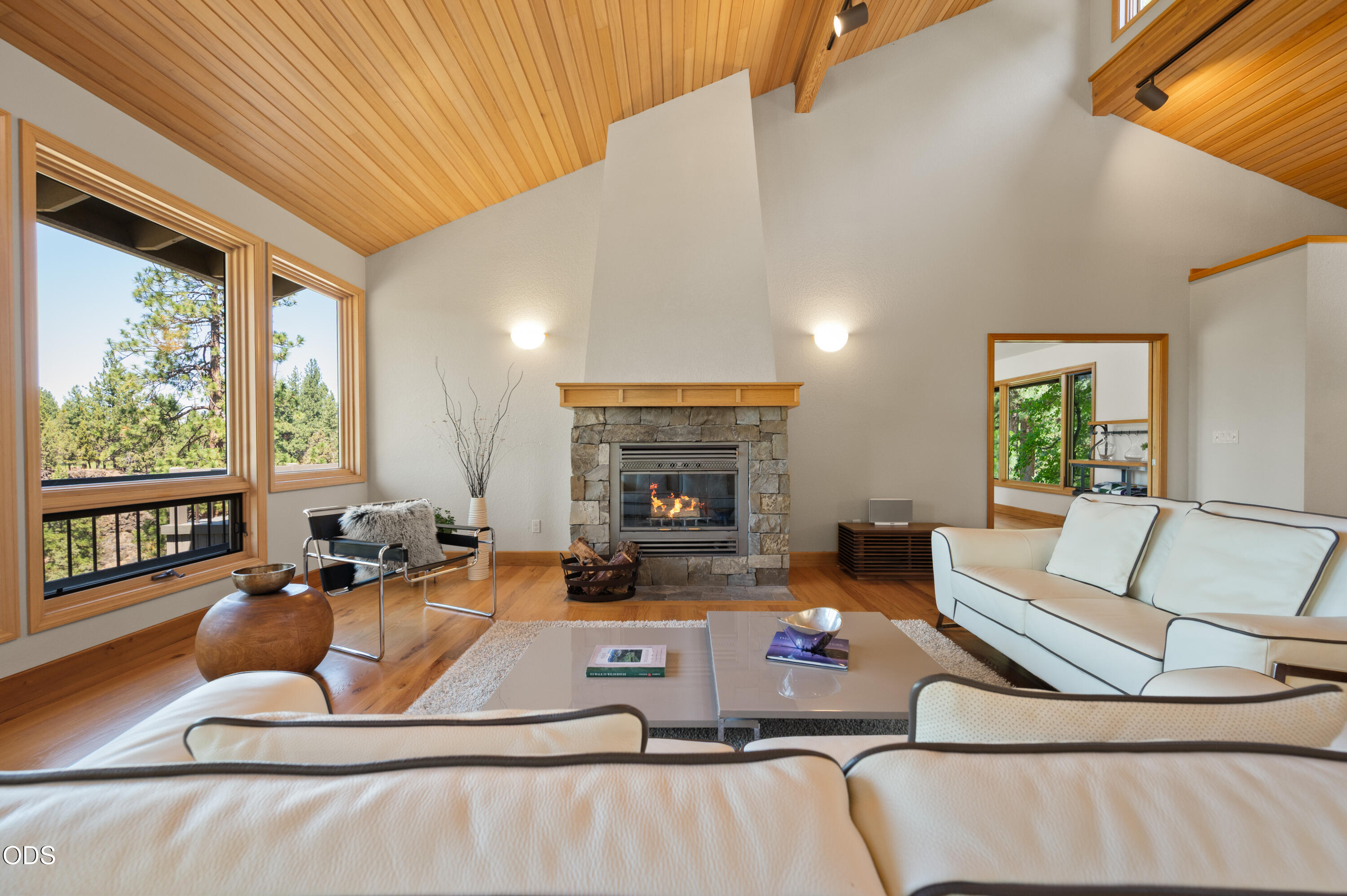 4211 Northwest Lower Village Road Bend, OR 97703 - Photo 13 of 58