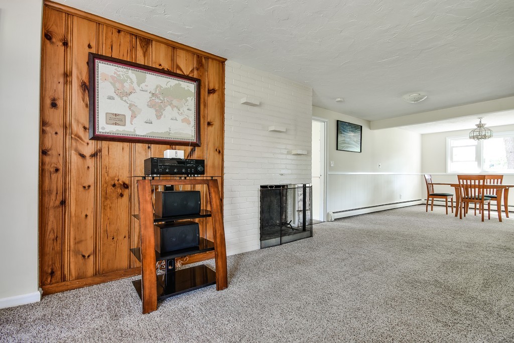 12 Riner Street Framingham, MA 01701 - Photo 4 of 30
