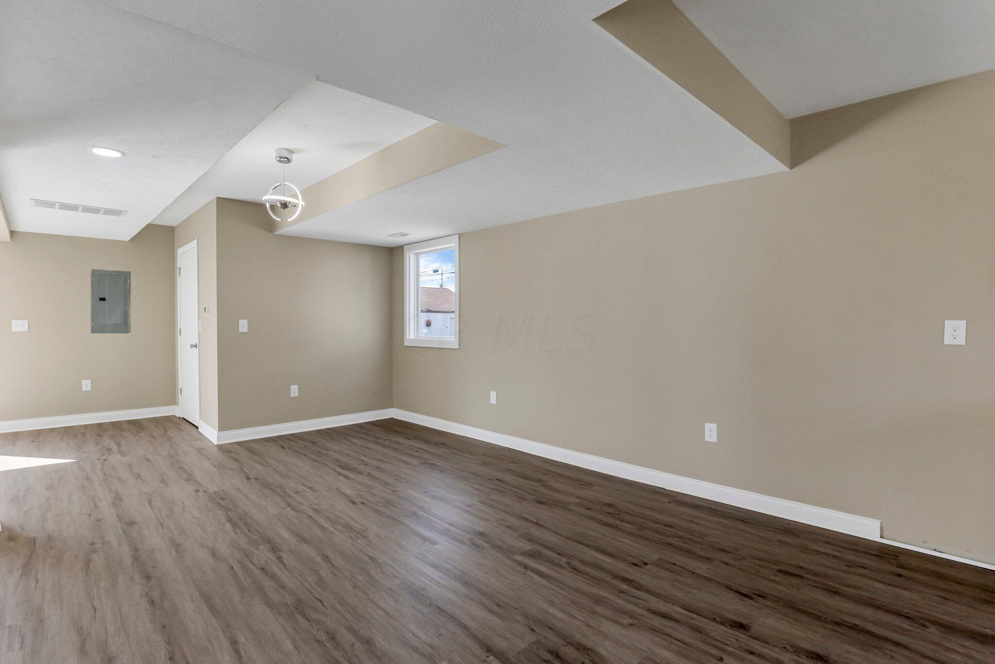 2797 McGuffey Road Columbus, OH 43211 - Photo 12 of 28 17-web-or-mls-0N4A1524