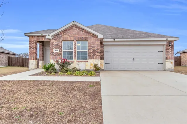 $2,000 | 815 Ranahan Lane, Royse City, TX 75189