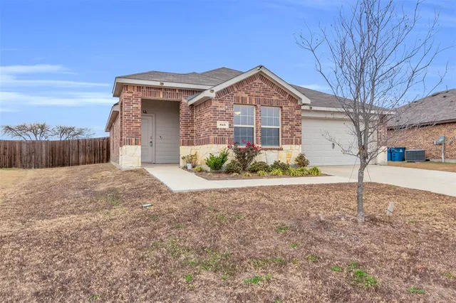 $2,000 | 815 Ranahan Lane, Royse City, TX 75189