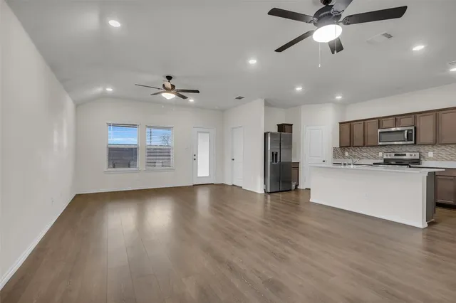 $2,000 | 815 Ranahan Lane, Royse City, TX 75189