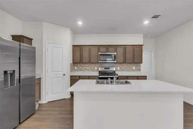 $2,000 | 815 Ranahan Lane, Royse City, TX 75189