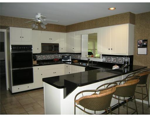 314 Wildberry Road Fox Chapel, PA 15238 - Photo 5 of 18 Kitchen.