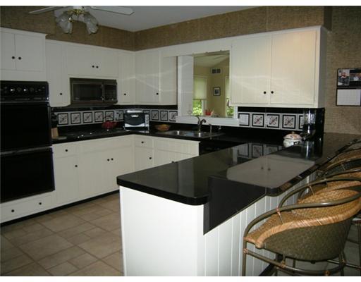314 Wildberry Road Fox Chapel, PA 15238 - Photo 6 of 18 Kitchen.