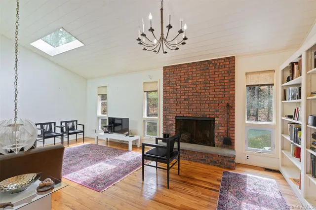 $899,000 | 11 Charnwood Drive, Montebello, NY 10901