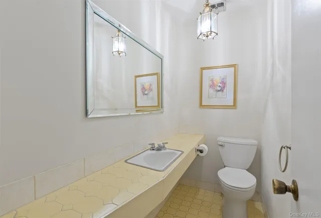 $899,000 | 11 Charnwood Drive, Montebello, NY 10901