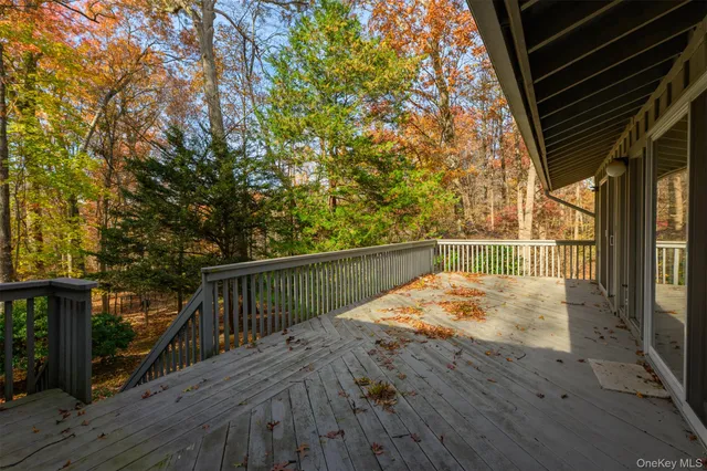 $899,000 | 11 Charnwood Drive, Montebello, NY 10901